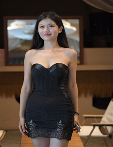 《爱抚美女睡觉-历劫俏佳人》