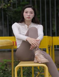 《妈妈给我的特殊生日礼物-年轻的表妺2中文》